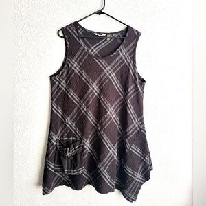 Black and White Striped Tunic Top